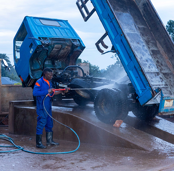 Car washing in Kyenjojo