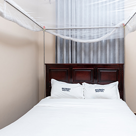 Nungi Hotel Rooms Self Contained